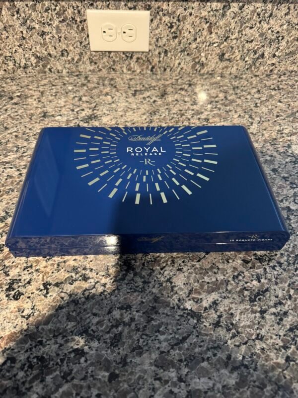 Davidoff Royal Release Robusto Box - Image 2